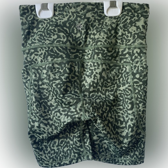 Athleta Ultimate Stash II 7” short - Picture 4 of 6